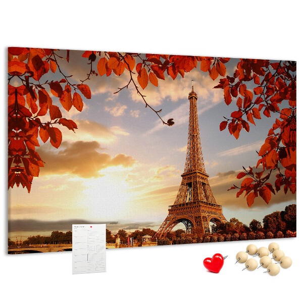 Tablero de anuncios La Torre Eiffel en un paisaje otoñal.