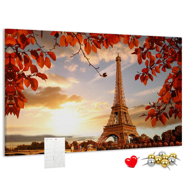 Tablero de anuncios La Torre Eiffel en un paisaje otoñal.