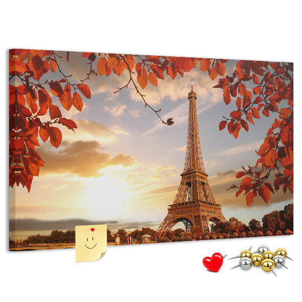 Tablero de anuncios La Torre Eiffel en un paisaje otoñal.