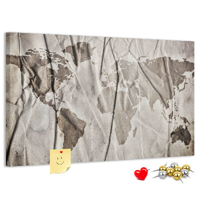 Tablero de corcho decorado Un mapamundi dañado sobre un fondo de papel.