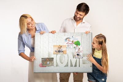 Tablero de anuncios con inscripción HOME elegante sobre fondo blanco