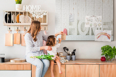 Tablero de anuncios con inscripción HOME elegante sobre fondo blanco