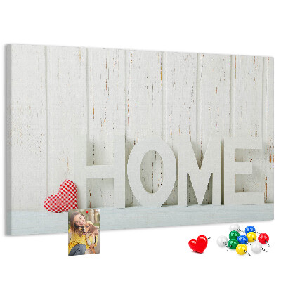 Tablero de anuncios con inscripción HOME elegante sobre fondo blanco