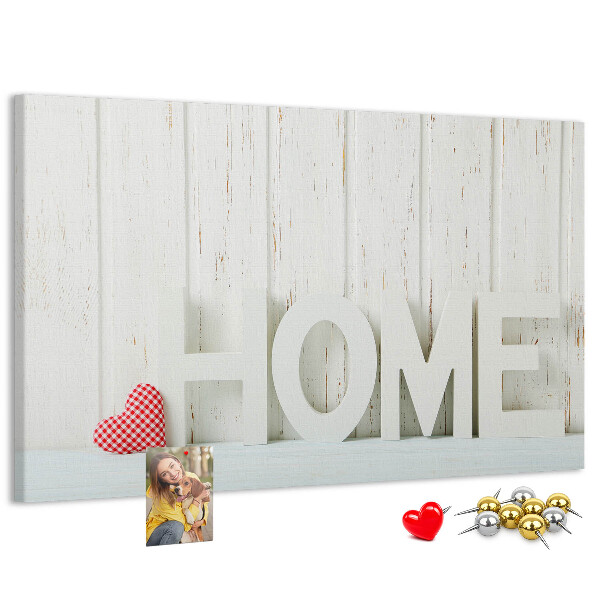 Tablero de anuncios con inscripción HOME elegante sobre fondo blanco