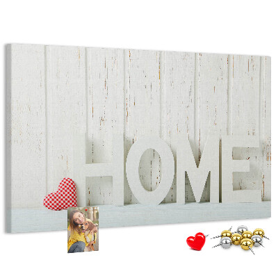 Tablero de anuncios con inscripción HOME elegante sobre fondo blanco