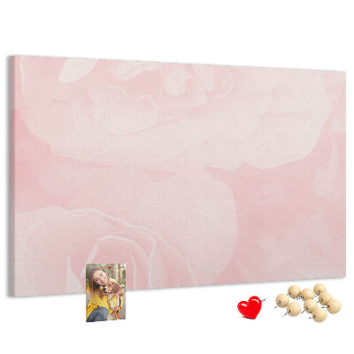 Tablero de corcho decorado con diseño de delicadas rosas rosadas