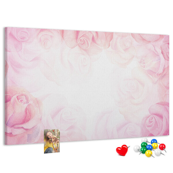 Tablero de anuncios con diseño de rosas rosadas delicadas al fondo
