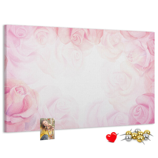 Tablero de anuncios con diseño de rosas rosadas delicadas al fondo