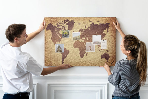 Pizarra de corcho Mapa del mundo antiguo en tonos marrones.