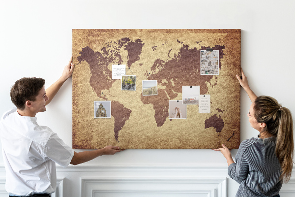 Pizarra de corcho Mapa del mundo antiguo en tonos marrones.