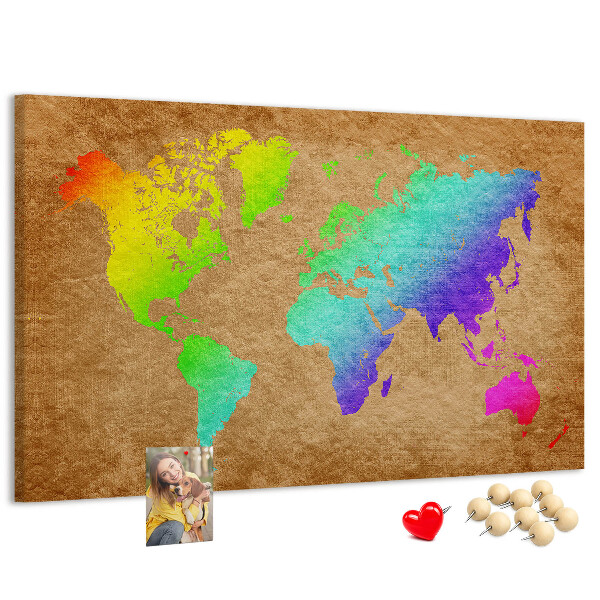 Tablero de corcho decorativo mapa del mundo colorido sobre fondo marrón