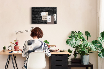 Tablero de corcho decorado con diseño de pared de ladrillo oscuro y texturizado