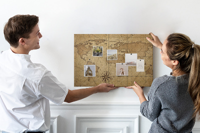 Tablero de anuncios mapa del mundo antiguo con brújula