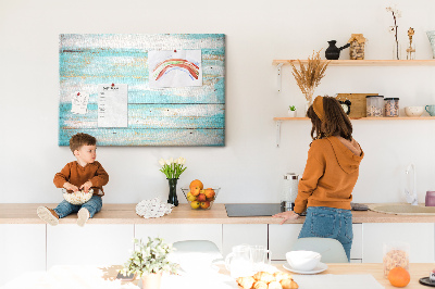 Tablero de anuncios de madera en tonos azules