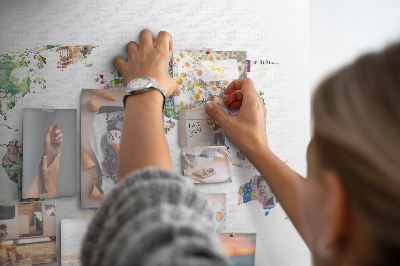 Tablero de corcho decorativo mapamundi diseñado con billetes de diferentes países