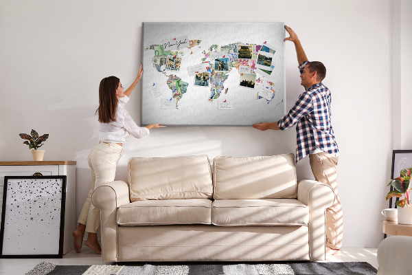 Tablero de corcho decorativo mapamundi diseñado con billetes de diferentes países