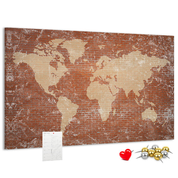 Tablero de corcho decorado Un mapamundi contra una pared de ladrillos