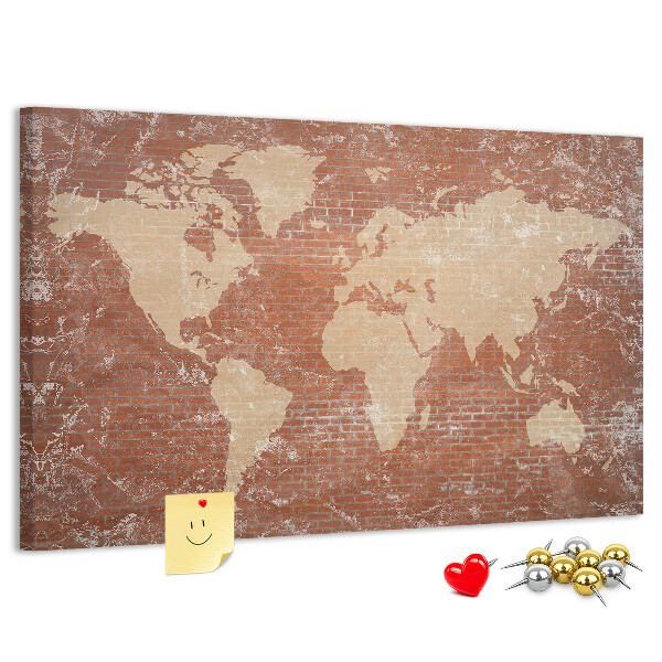 Tablero de corcho decorado Un mapamundi contra una pared de ladrillos