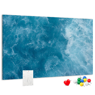 Pizarra de corcho con diseño inspirado en el azul profundo de las olas del mar y la espuma