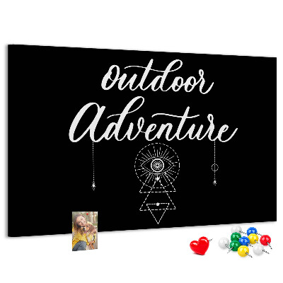 Tablero de anuncios con diseño de aventura al aire libre y símbolos