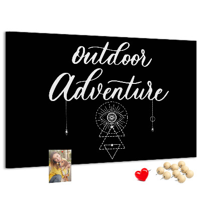 Tablero de anuncios con diseño de aventura al aire libre y símbolos
