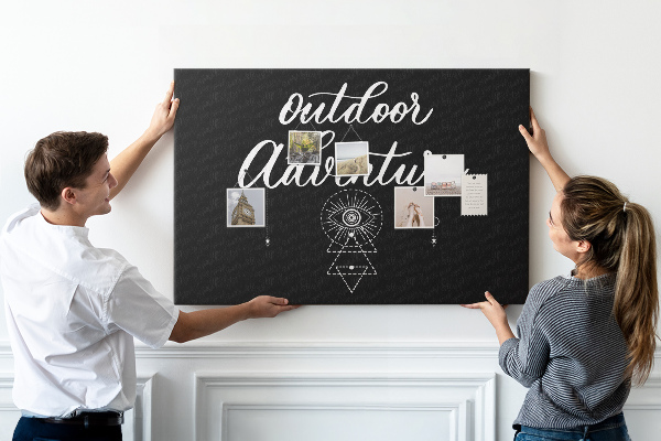 Tablero de anuncios con diseño de aventura al aire libre y símbolos