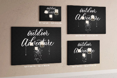 Tablero de anuncios con diseño de aventura al aire libre y símbolos