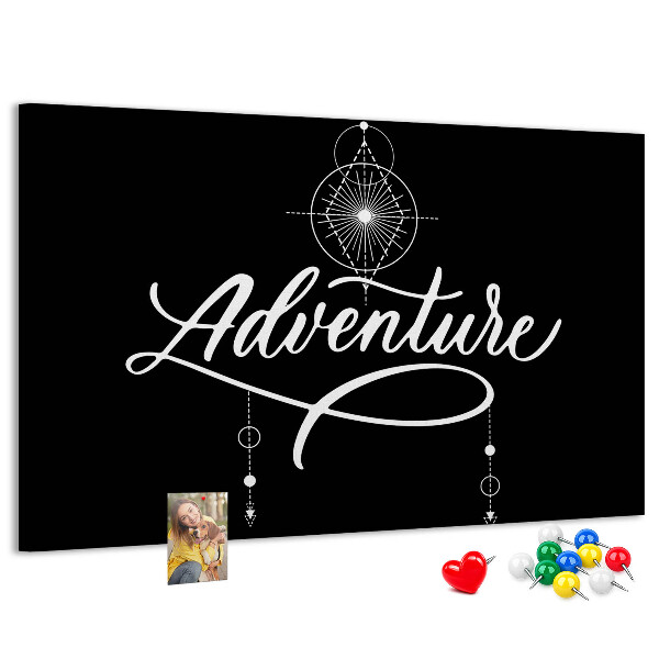 Tablero de corcho decorado con diseño de brújula y estrellas en un viaje hacia lo desconocido