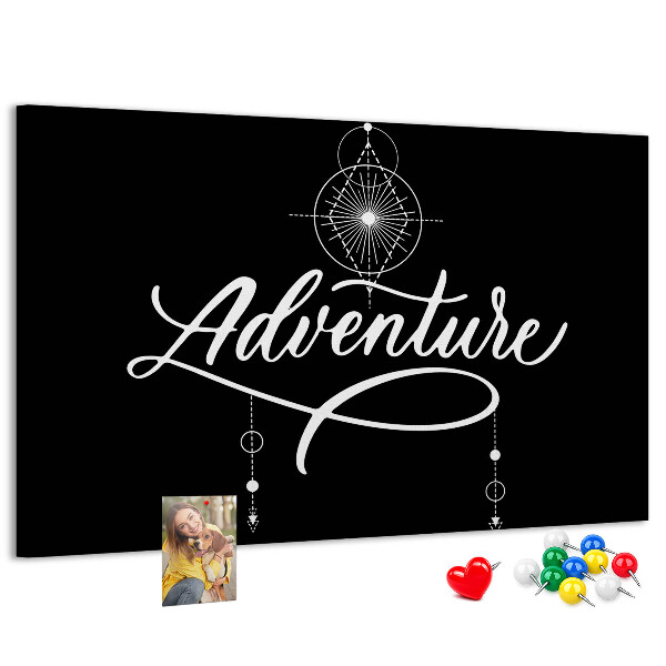 Tablero de corcho decorado con diseño de brújula y estrellas en un viaje hacia lo desconocido