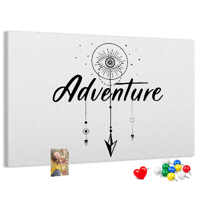 Tablero de corcho decorado con diseño de símbolo de ojo y flecha