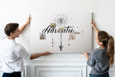 Tablero de corcho decorado con diseño de símbolo de ojo y flecha