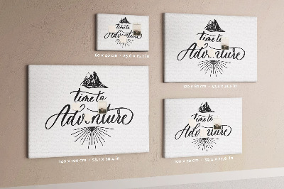 Pizarra de corcho con diseño de aventura en las montañas