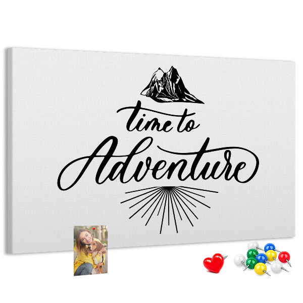 Pizarra de corcho con diseño de aventura en las montañas