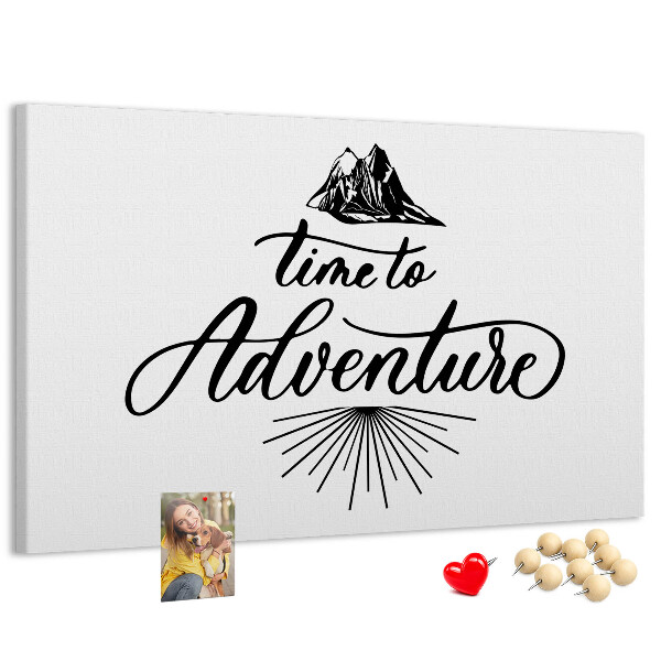 Pizarra de corcho con diseño de aventura en las montañas