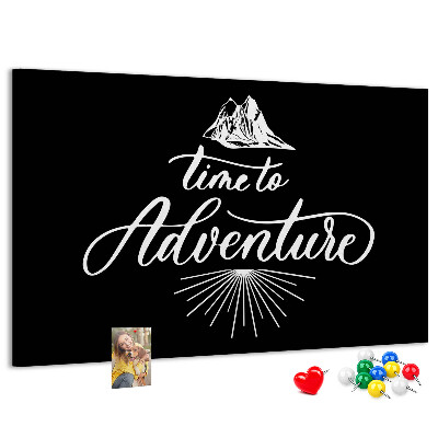 Tablero de anuncios diseño de aventura en las montañas