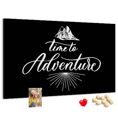 Tablero de anuncios diseño de aventura en las montañas