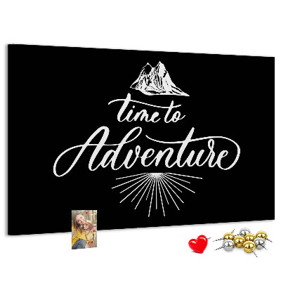 Tablero de anuncios diseño de aventura en las montañas