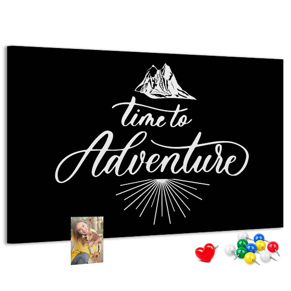 Tablero de anuncios diseño de aventura en las montañas