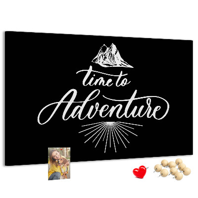 Tablero de anuncios diseño de aventura en las montañas