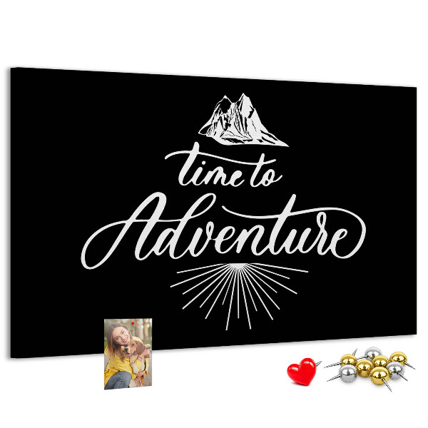 Tablero de anuncios diseño de aventura en las montañas