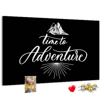 Tablero de anuncios diseño de aventura en las montañas