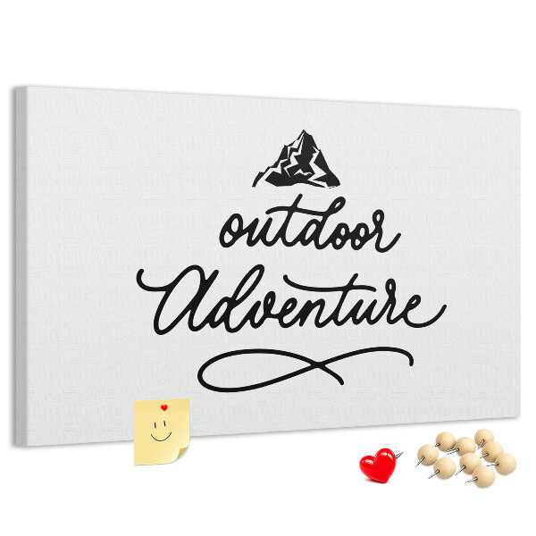 Tablero de anuncios Aventura al aire libre con montañas
