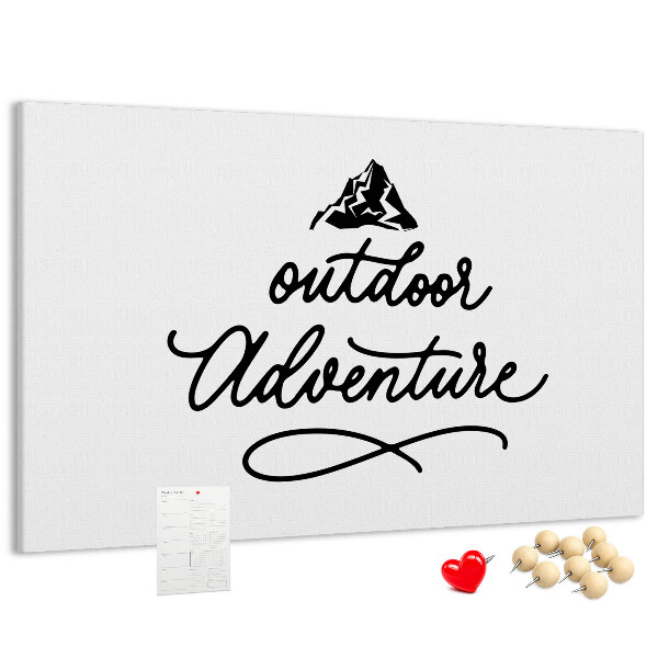 Tablero de anuncios Aventura al aire libre con montañas