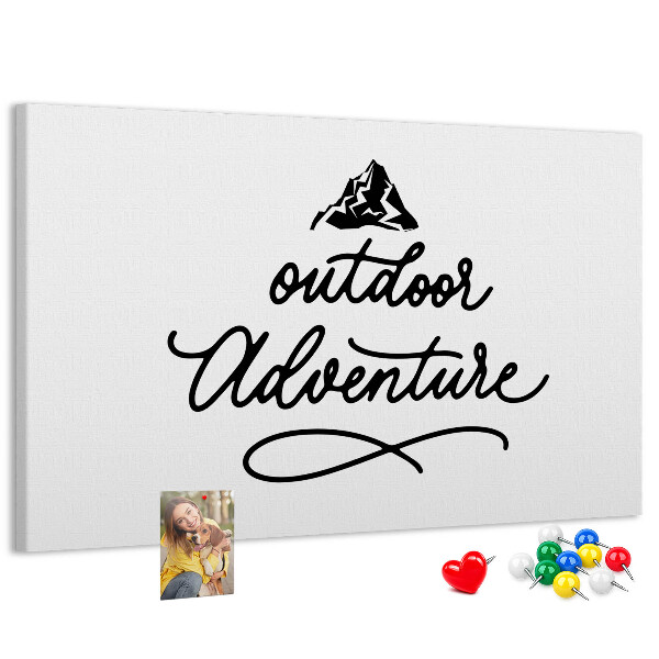 Tablero de anuncios Aventura al aire libre con montañas