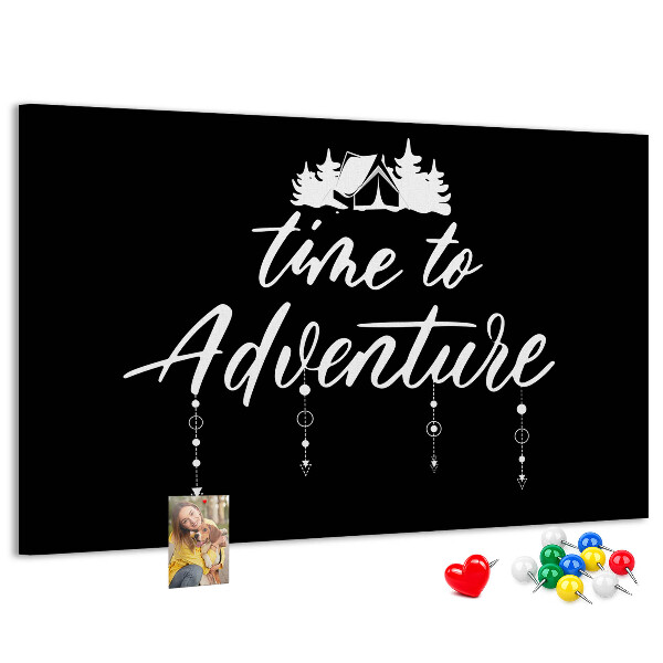 Tablero de anuncios con diseño de aventura en la naturaleza