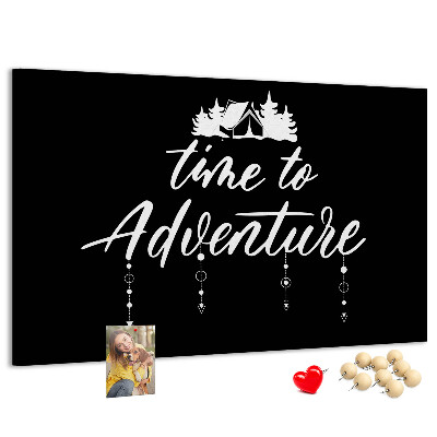 Tablero de anuncios con diseño de aventura en la naturaleza