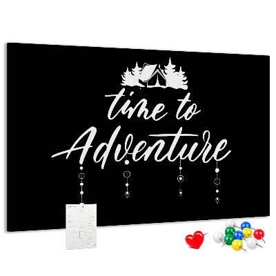 Tablero de anuncios con diseño de aventura en la naturaleza
