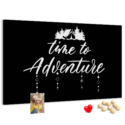 Tablero de anuncios con diseño de aventura en la naturaleza