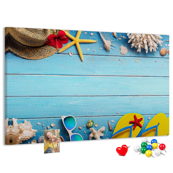 Tablero de anuncios con temática de vacaciones de verano en la playa y accesorios