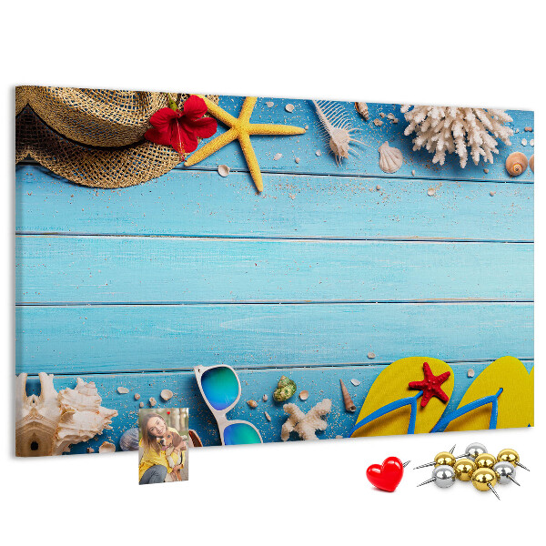Tablero de anuncios con temática de vacaciones de verano en la playa y accesorios